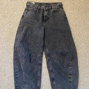 EUC  Gap High Rise Horseshoe Jean - Black 26 | 2 R